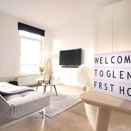 아파트 Design With Stunning View Over West *