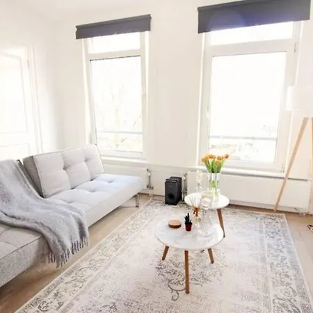 公寓 Design With Stunning View Over West *